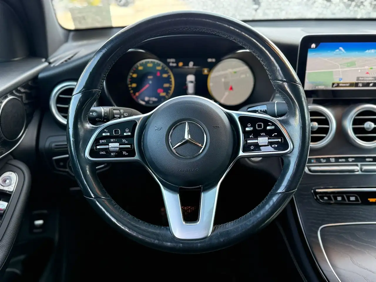 Mercedes-Benz GLC снимка Mercedes-Benz GLC