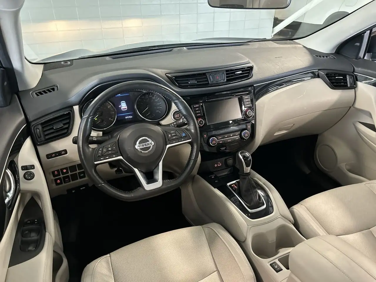 Nissan Qashqai снимка Nissan Qashqai