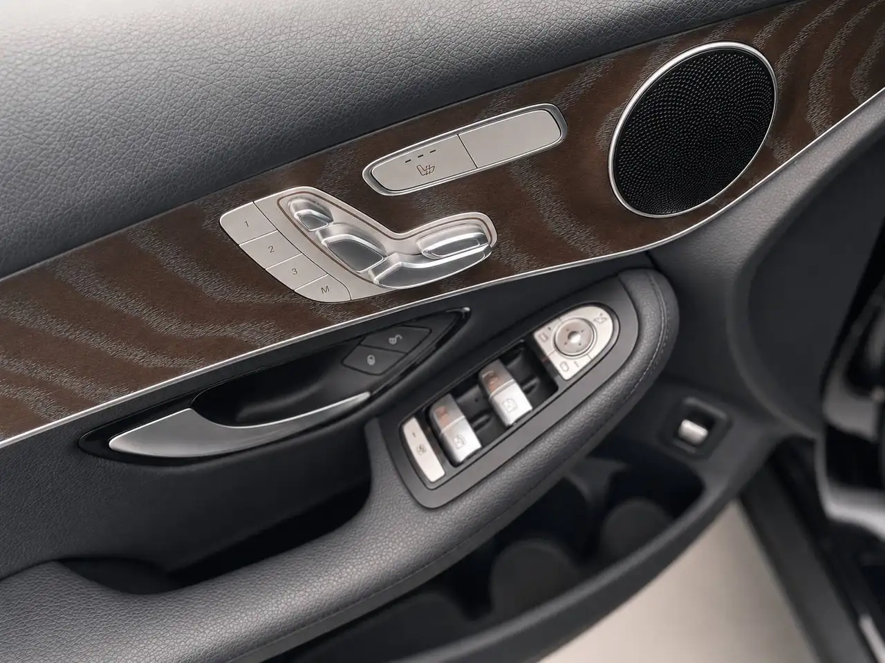 Mercedes-Benz GLC снимка Mercedes-Benz GLC
