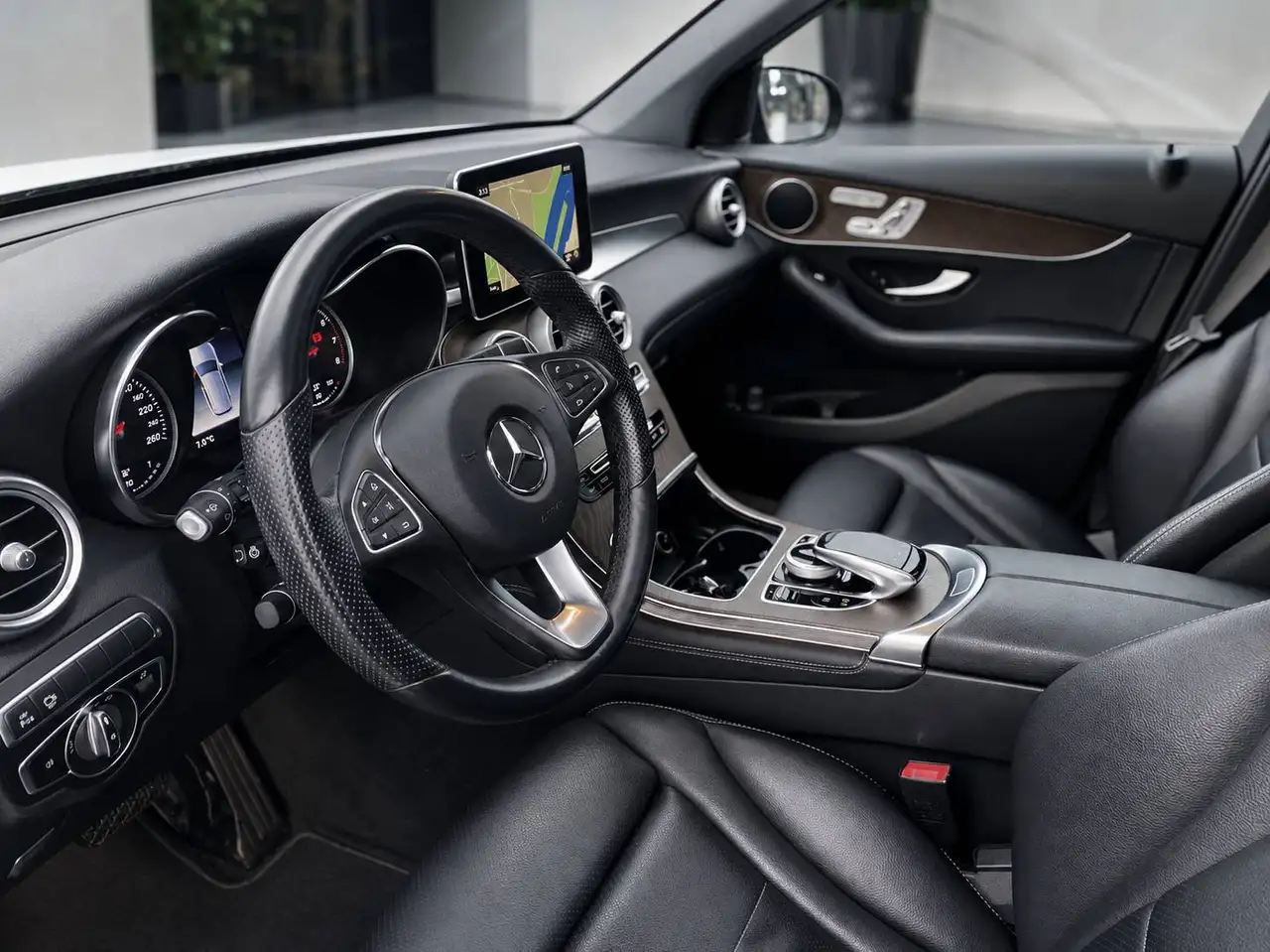 Mercedes-Benz GLC снимка Mercedes-Benz GLC
