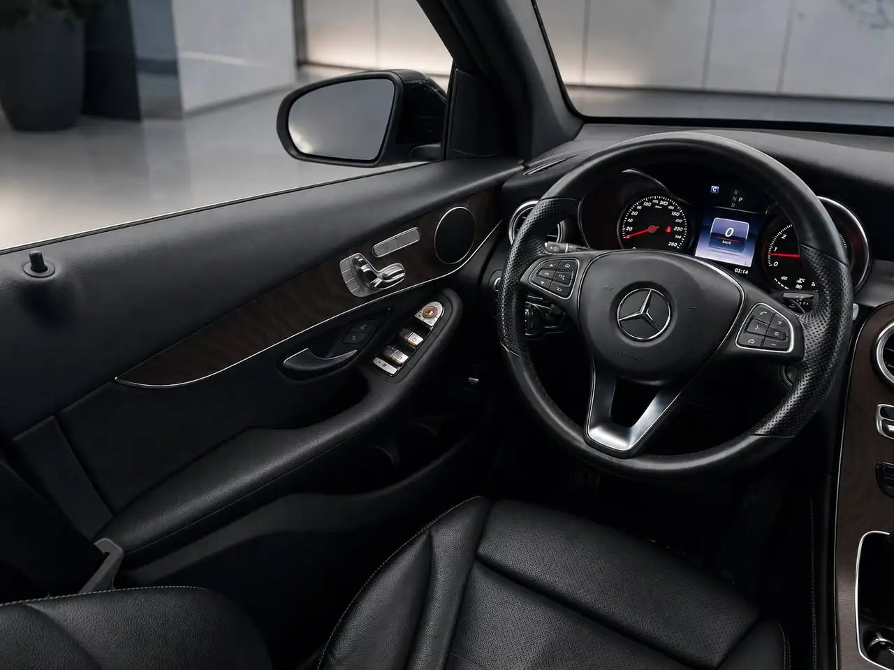 Mercedes-Benz GLC снимка Mercedes-Benz GLC