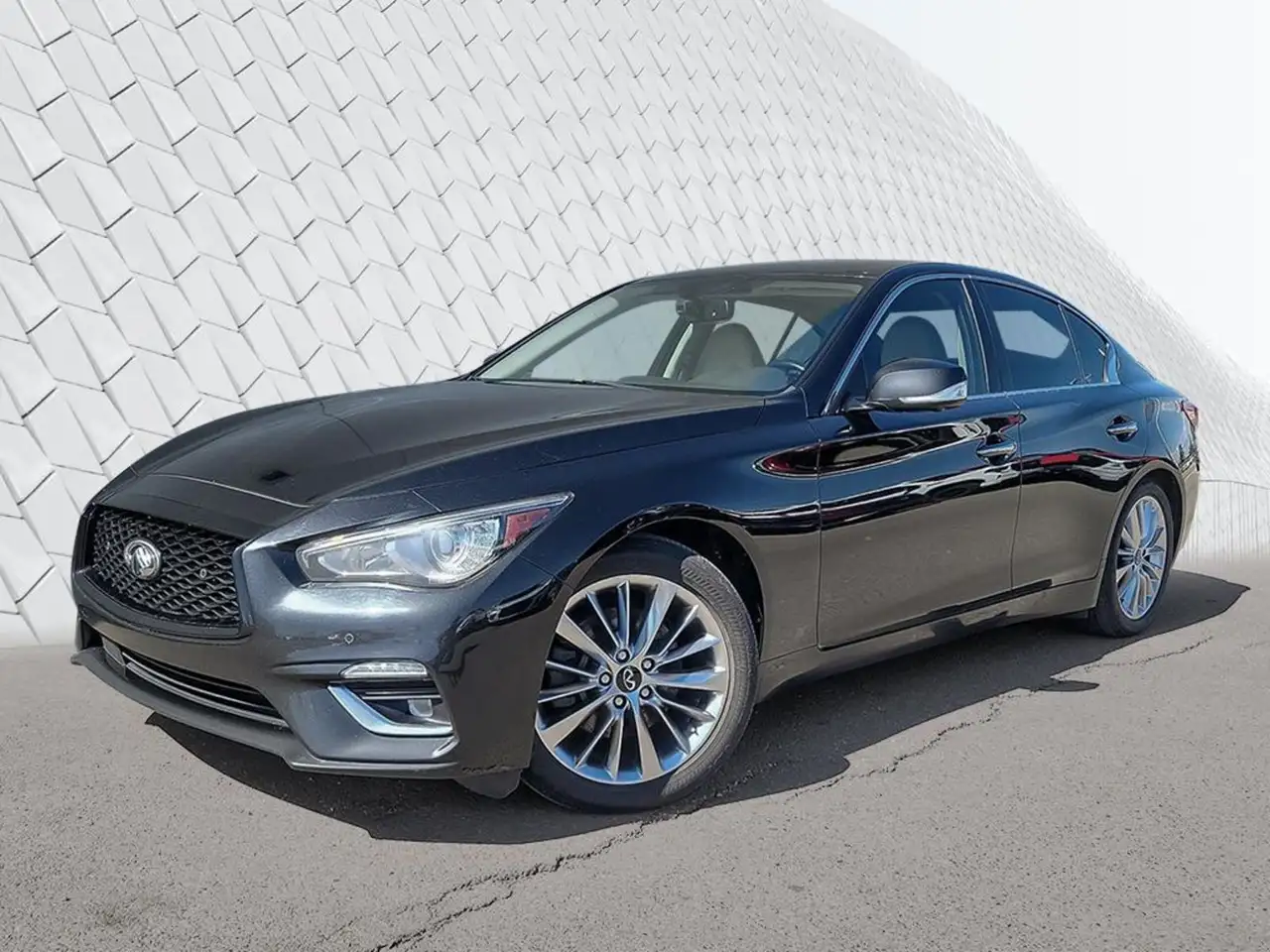 Infiniti Q50 снимка Infiniti Q50
