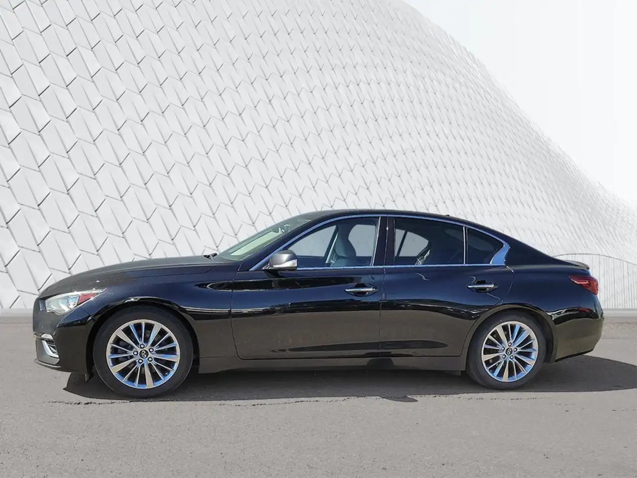 Infiniti Q50 снимка Infiniti Q50