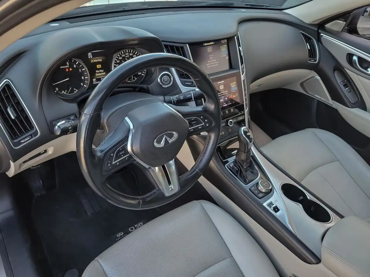 Infiniti Q50 снимка Infiniti Q50