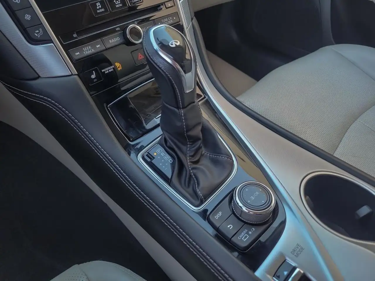 Infiniti Q50 снимка Infiniti Q50