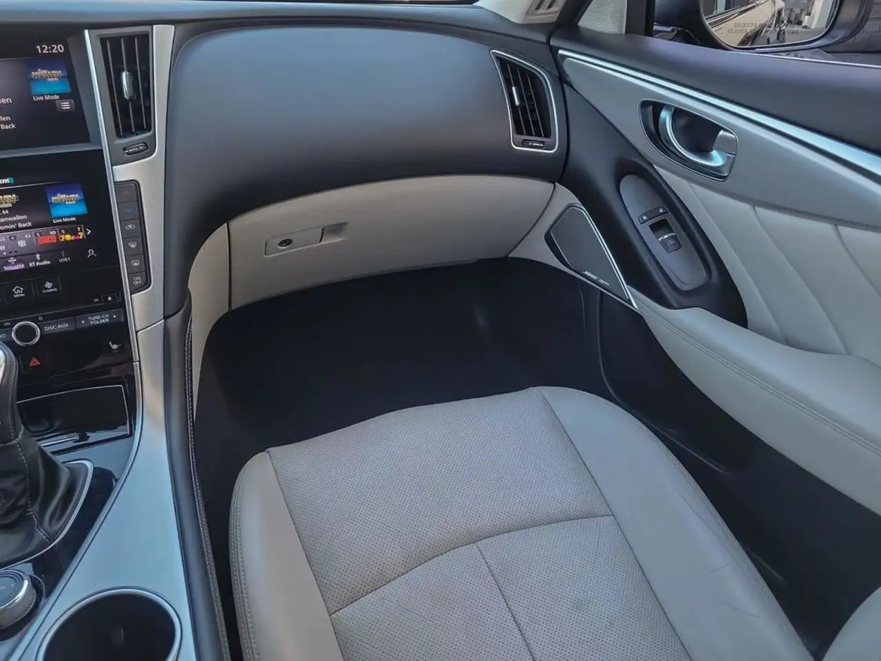 Infiniti Q50 снимка Infiniti Q50