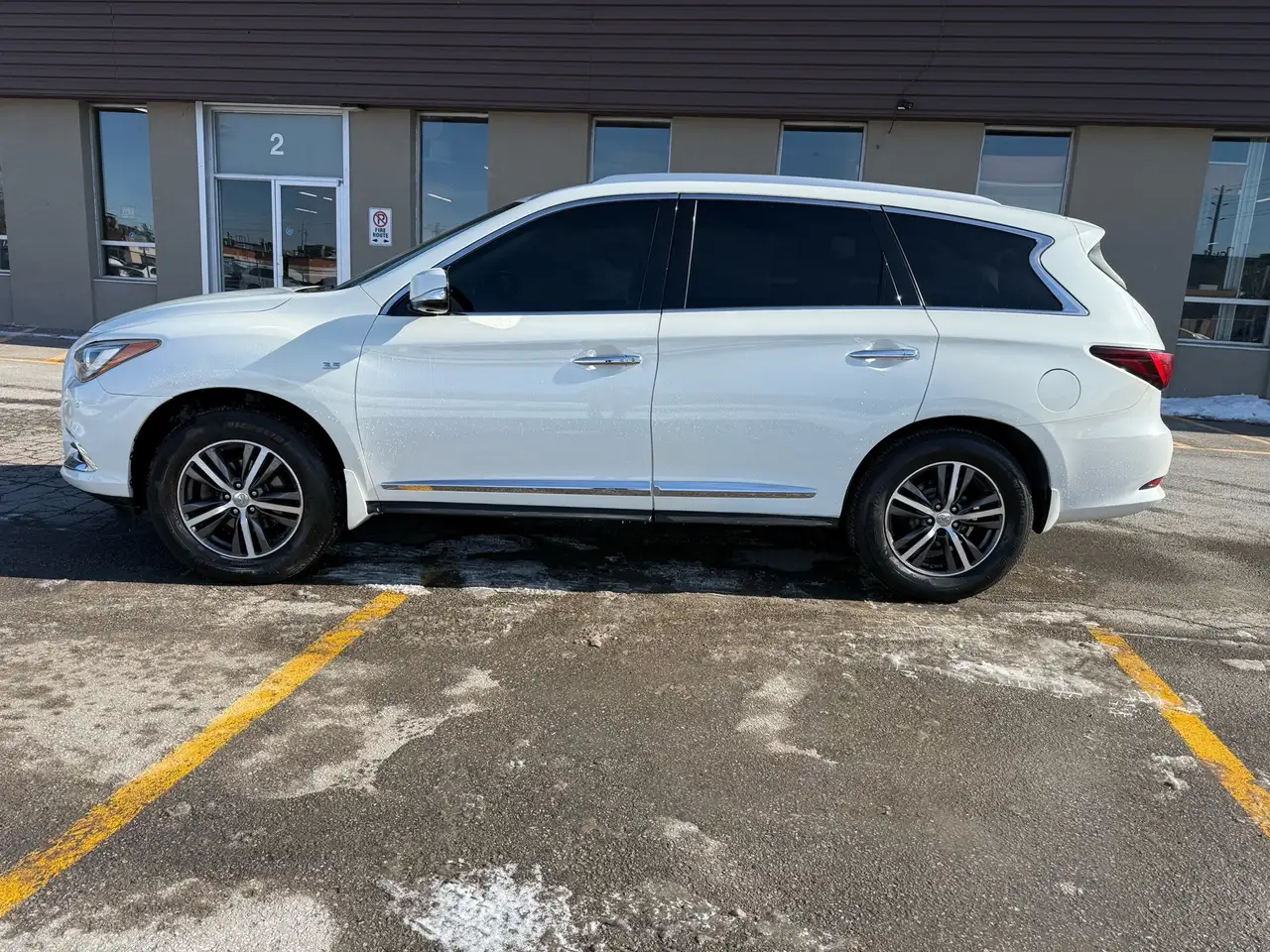 Infiniti QX60 снимка Infiniti QX60