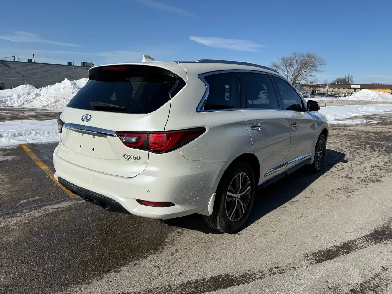 Infiniti QX60 снимка Infiniti QX60