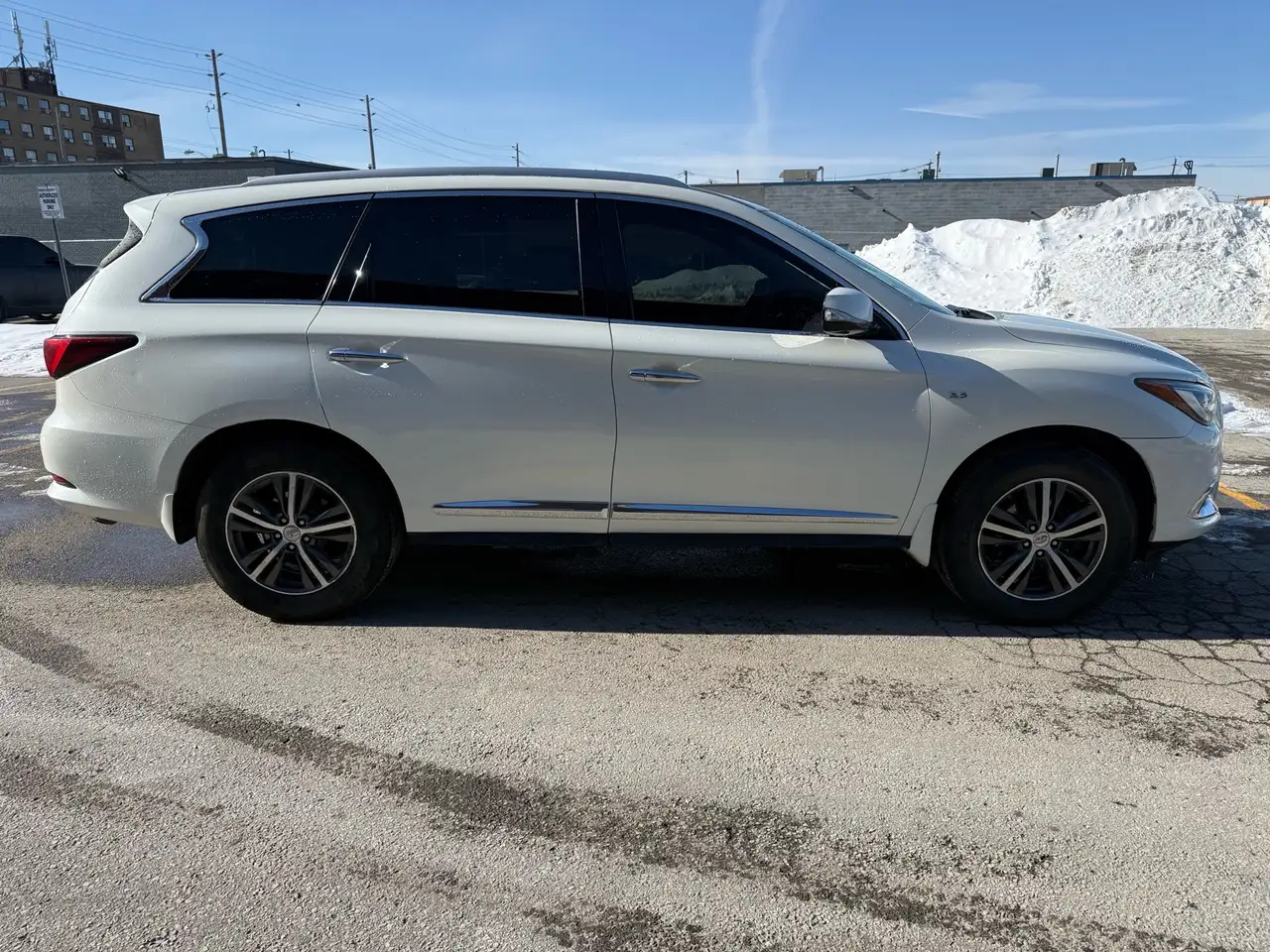 Infiniti QX60 снимка Infiniti QX60