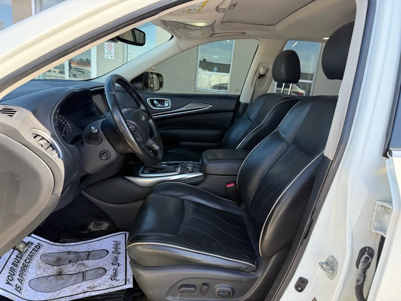 Infiniti QX60 снимка Infiniti QX60
