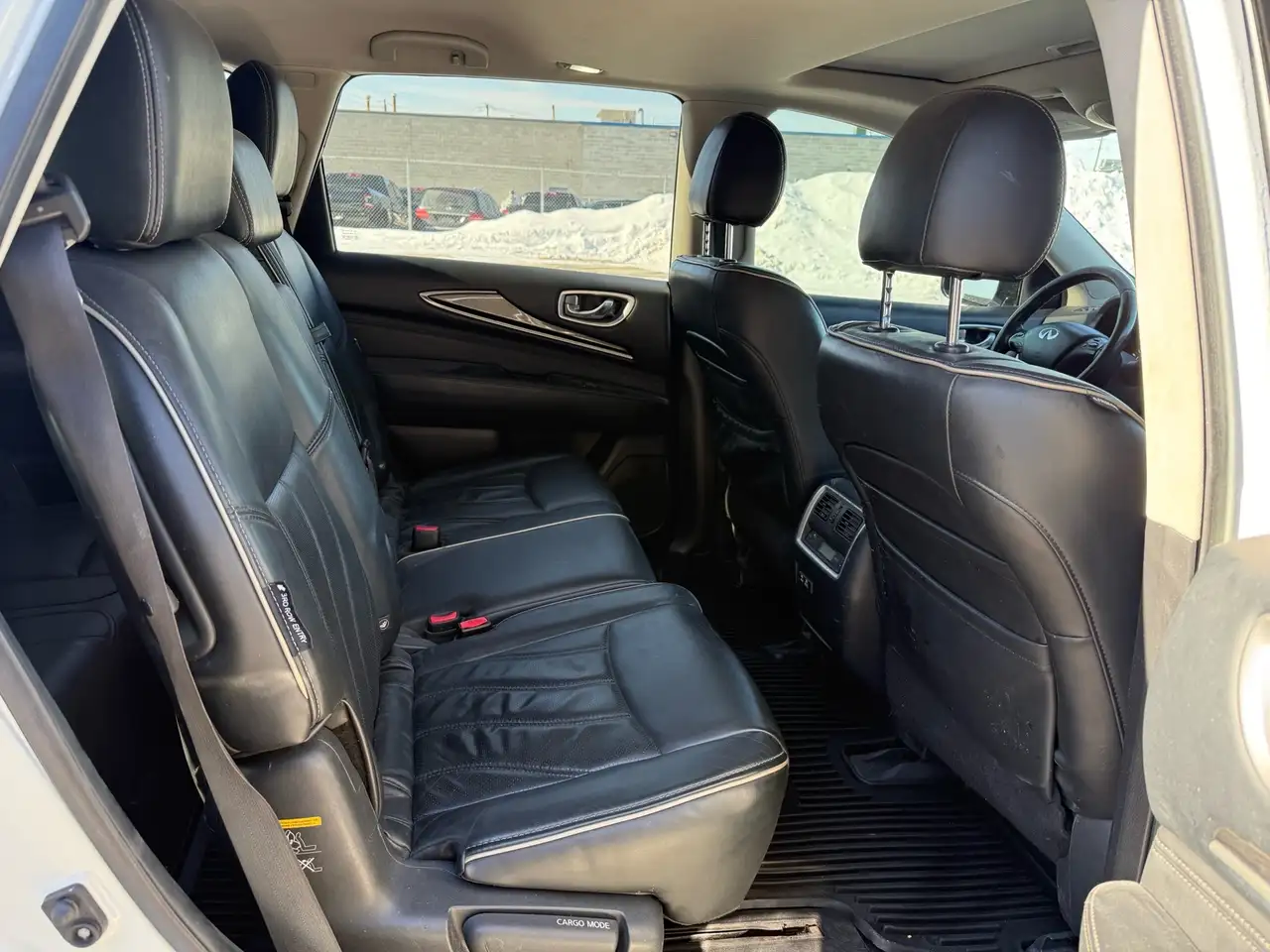 Infiniti QX60 снимка Infiniti QX60