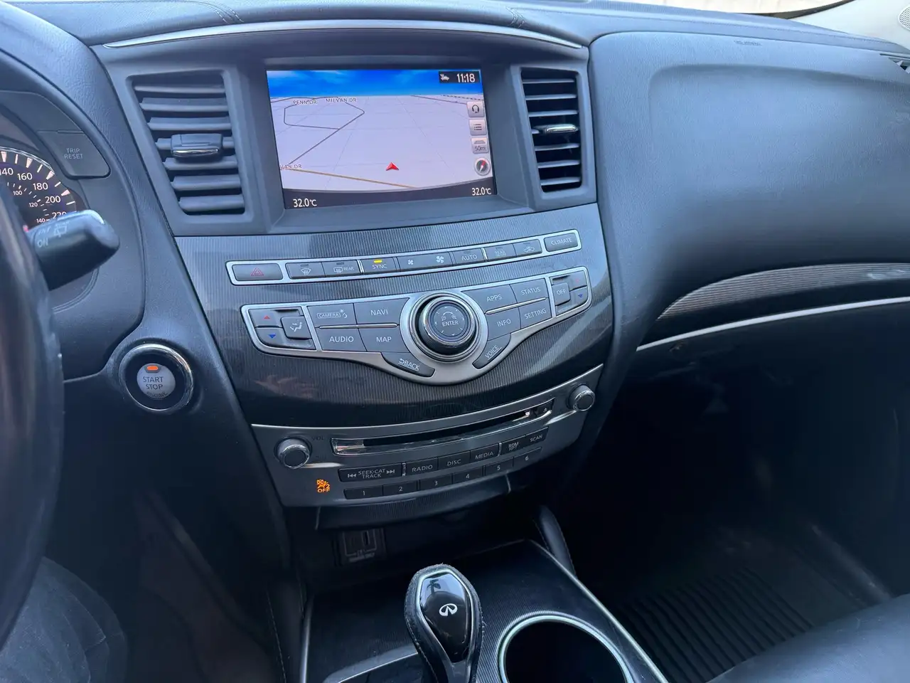 Infiniti QX60 снимка Infiniti QX60