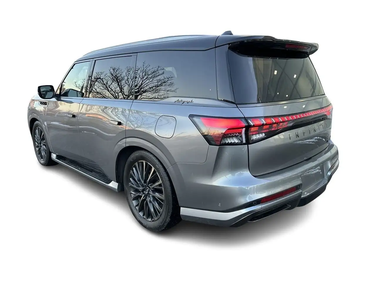 Infiniti QX80 снимка Infiniti QX80