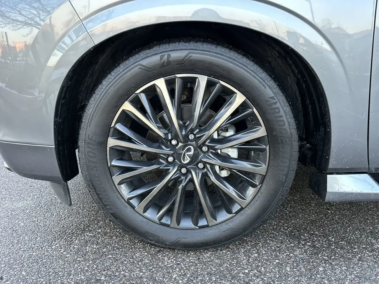 Infiniti QX80 снимка Infiniti QX80