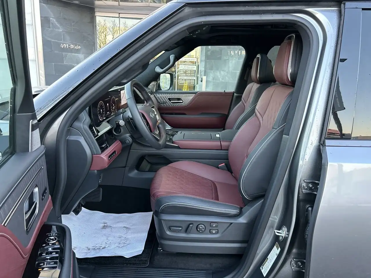 Infiniti QX80 снимка Infiniti QX80