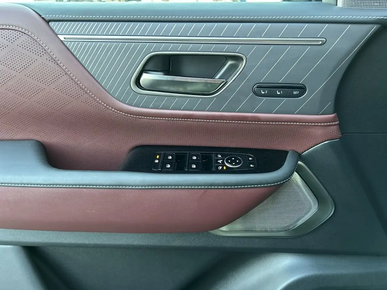 Infiniti QX80 снимка Infiniti QX80