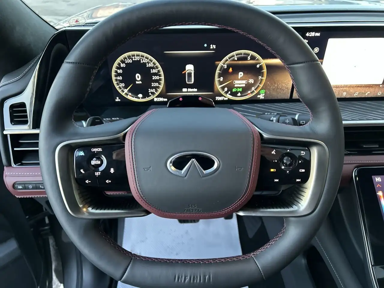 Infiniti QX80 снимка Infiniti QX80