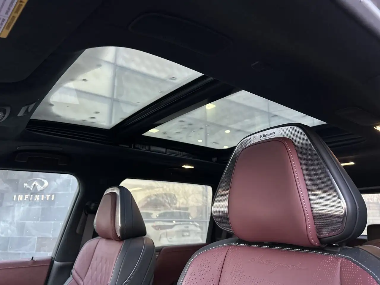 Infiniti QX80 снимка Infiniti QX80