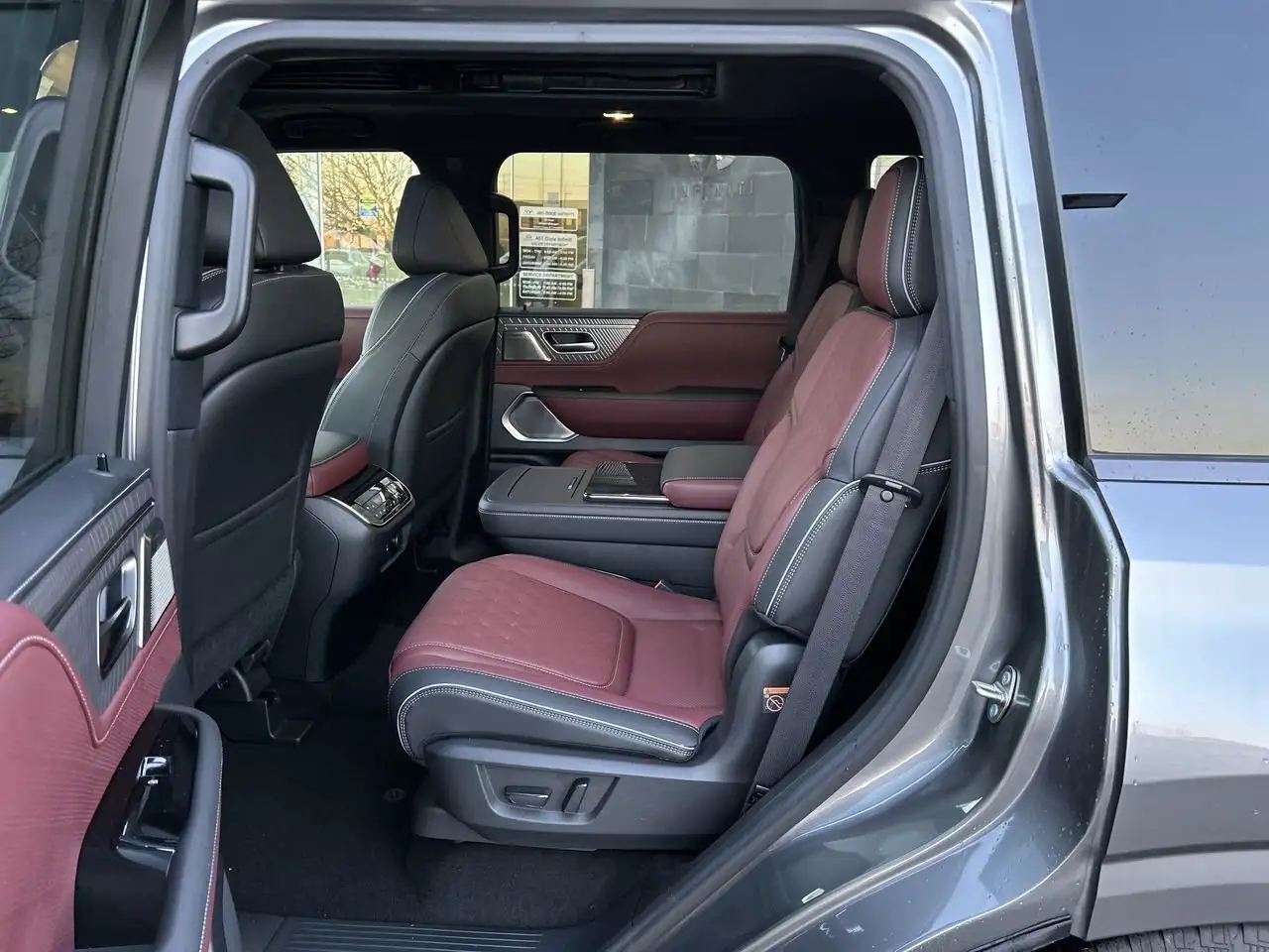 Infiniti QX80 снимка Infiniti QX80