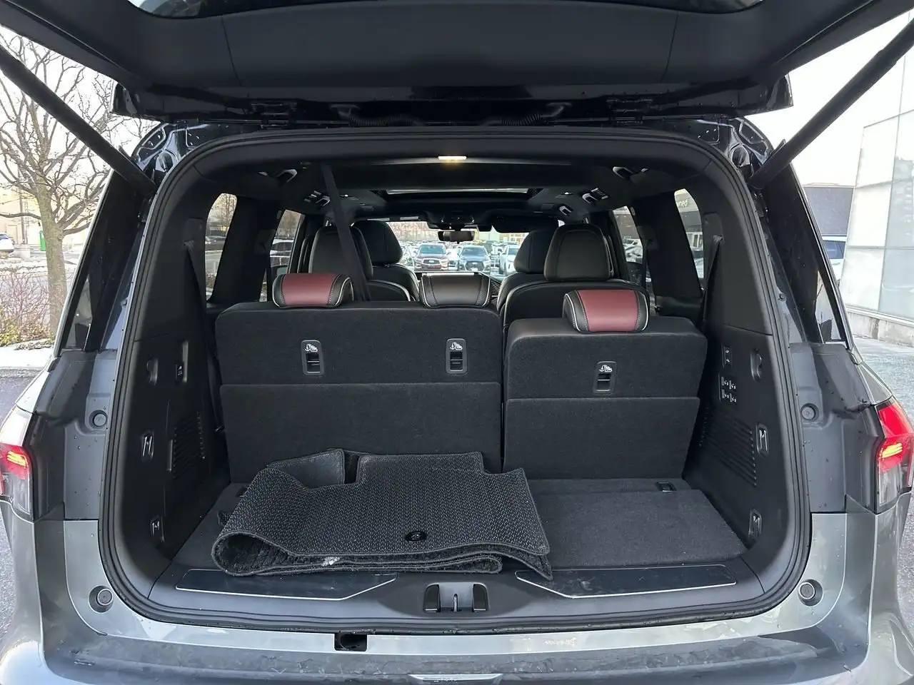 Infiniti QX80 снимка Infiniti QX80