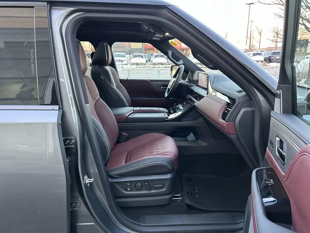 Infiniti QX80 снимка Infiniti QX80