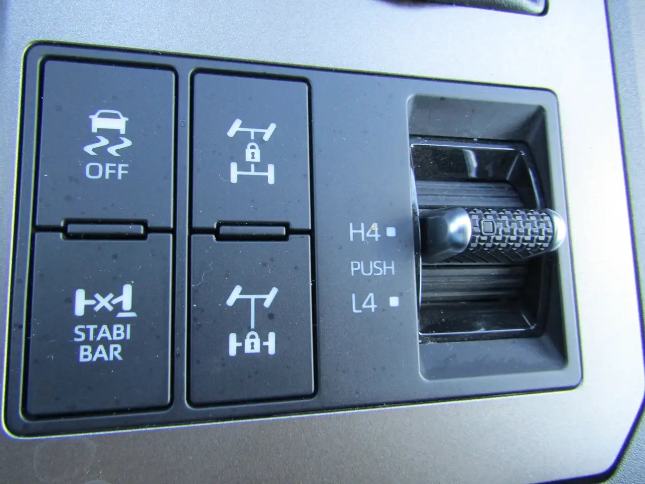 Toyota Land Cruiser снимка Toyota Land Cruiser