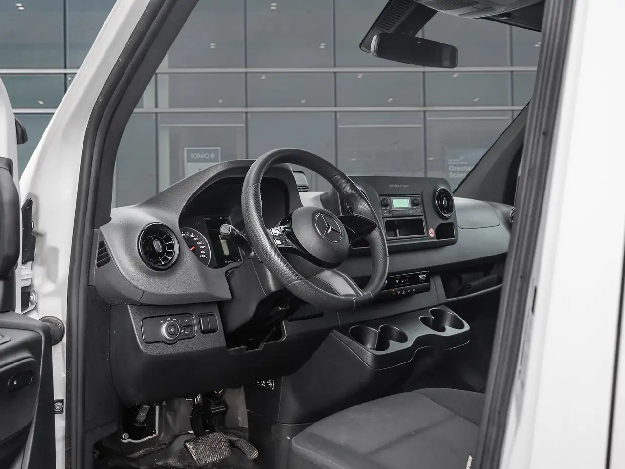 Mercedes-Benz Sprinter photo Mercedes-Benz Sprinter