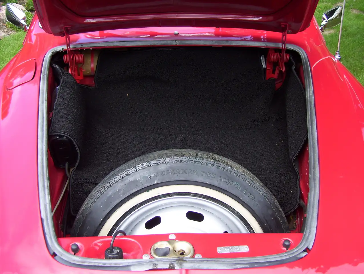Volkswagen Karmann Ghia снимка Volkswagen Karmann Ghia