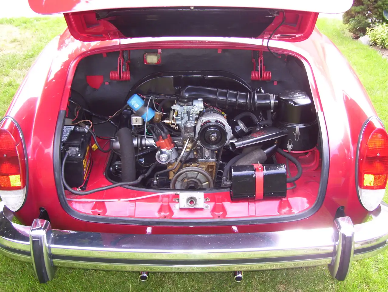 Volkswagen Karmann Ghia снимка Volkswagen Karmann Ghia