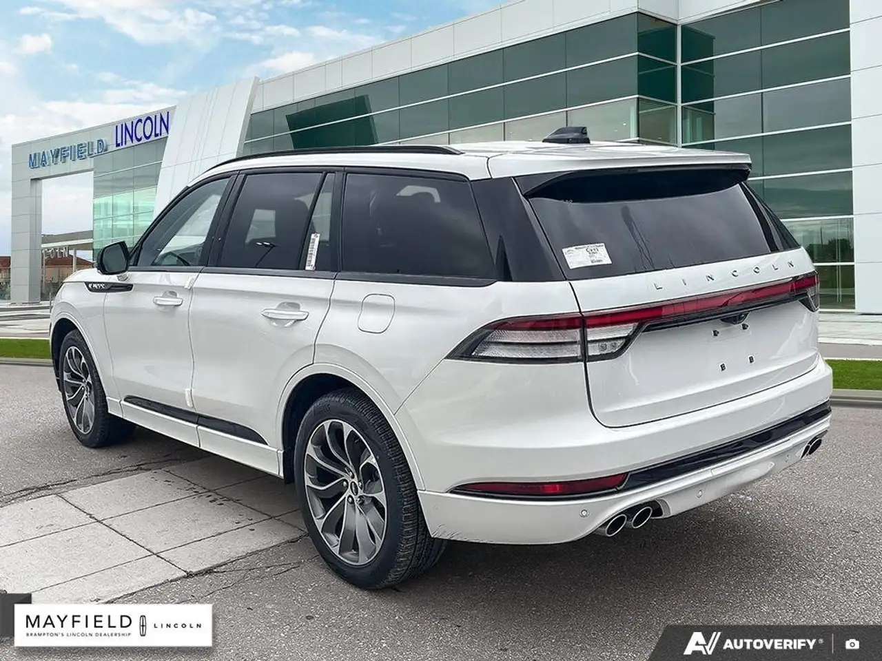 Lincoln Aviator снимка Lincoln Aviator