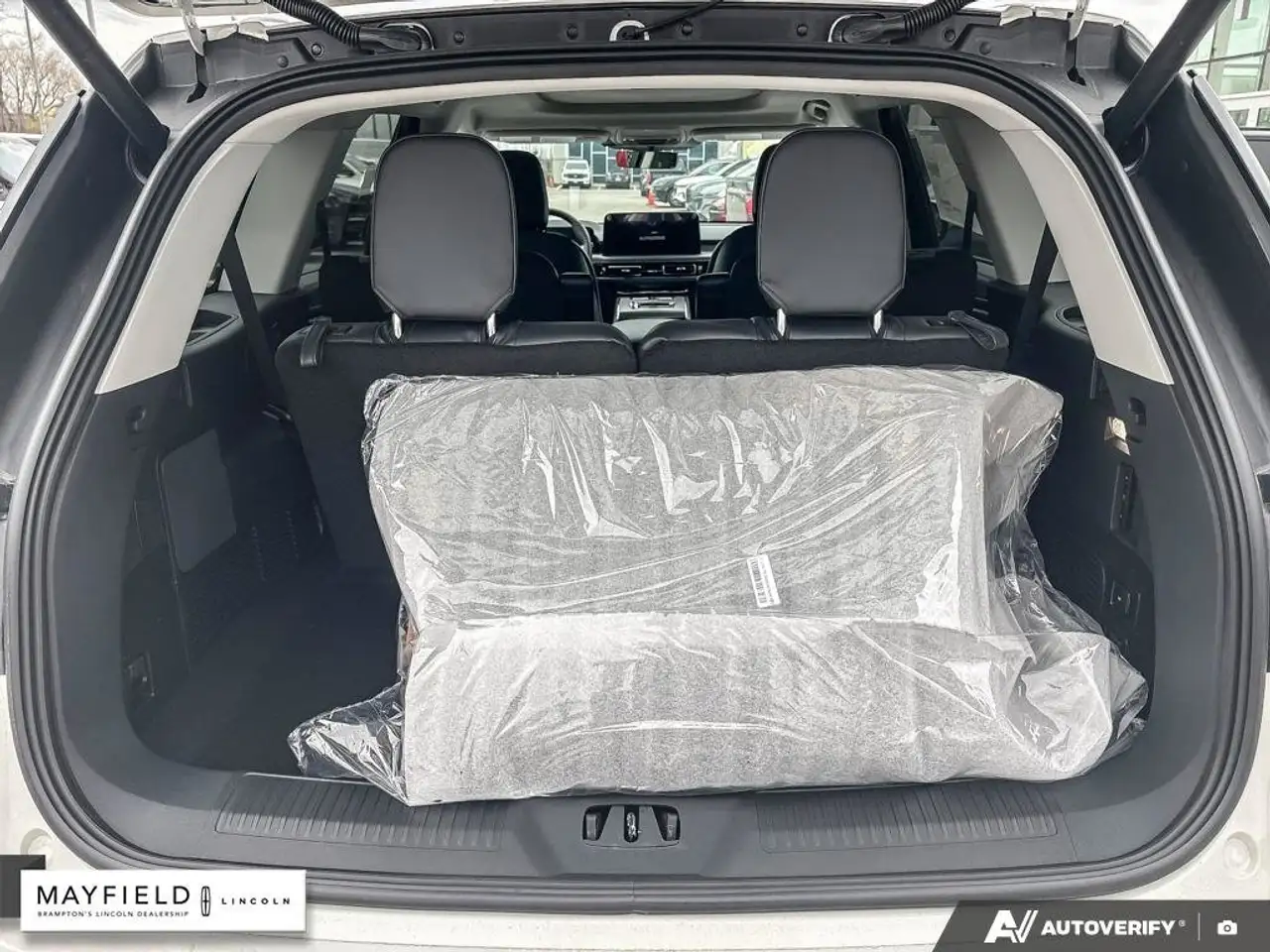 Lincoln Aviator снимка Lincoln Aviator