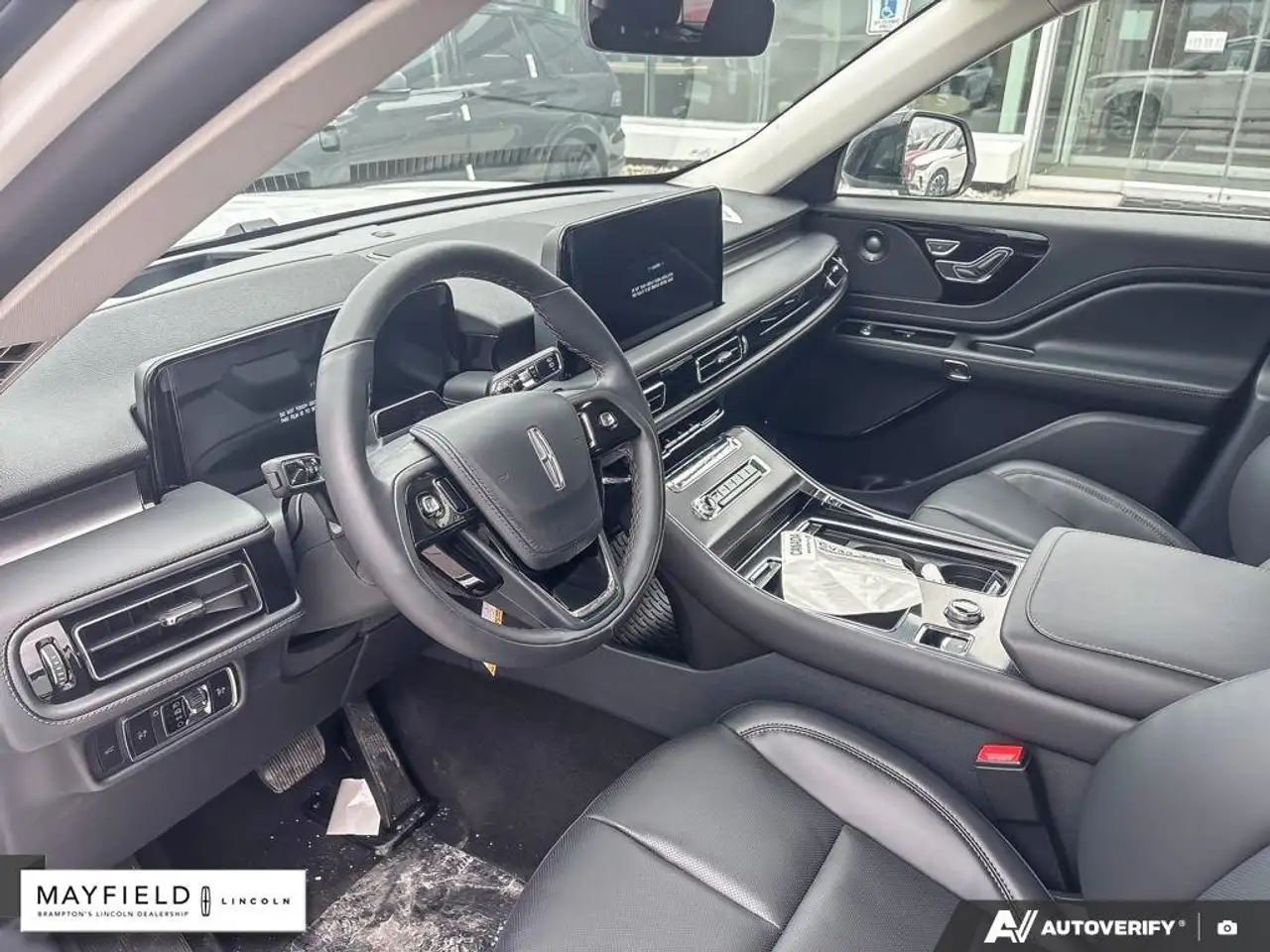 Lincoln Aviator снимка Lincoln Aviator