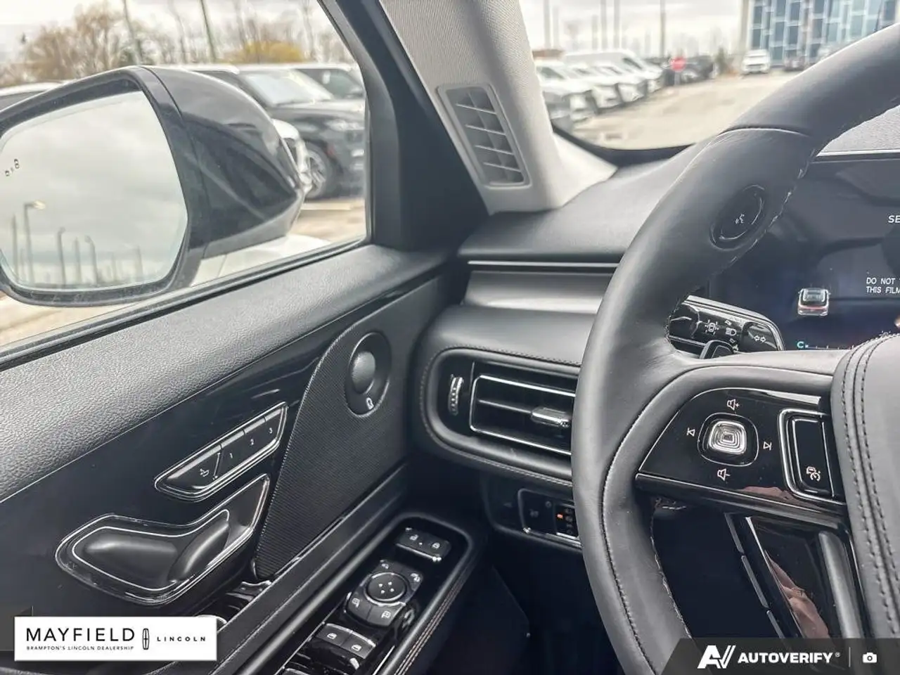 Lincoln Aviator снимка Lincoln Aviator