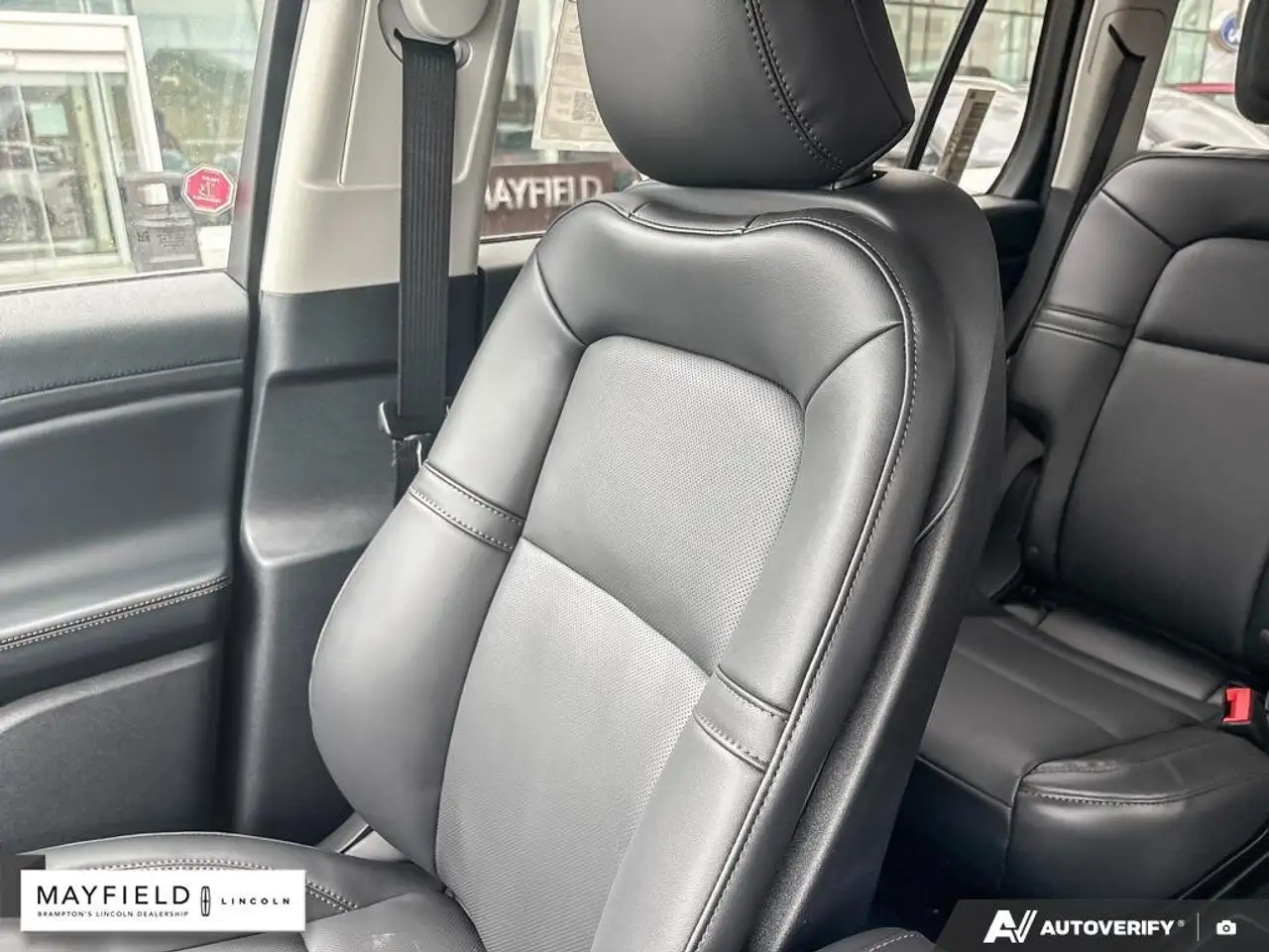 Lincoln Aviator снимка Lincoln Aviator