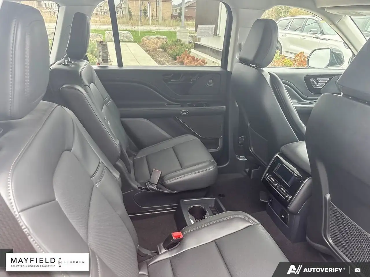 Lincoln Aviator снимка Lincoln Aviator
