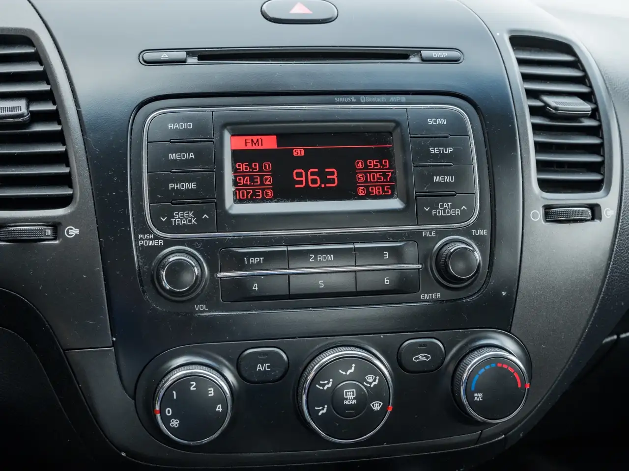 Kia Forte снимка Kia Forte