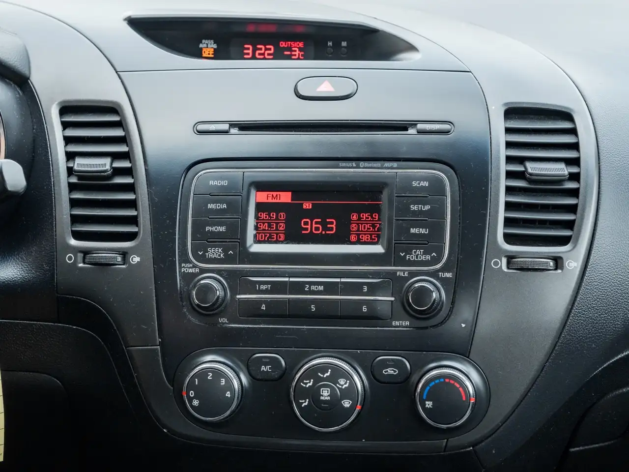 Kia Forte снимка Kia Forte