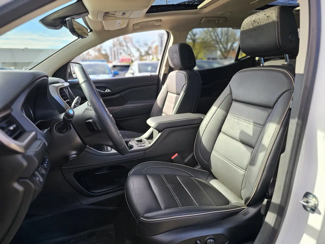 GMC Acadia снимка GMC Acadia