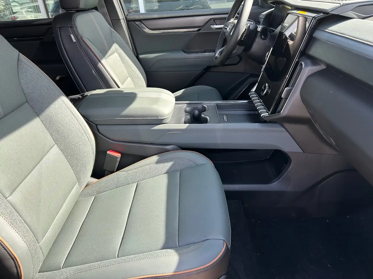 GMC Acadia снимка GMC Acadia