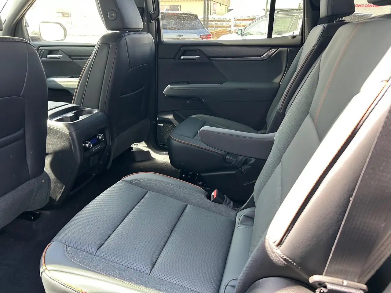 GMC Acadia снимка GMC Acadia