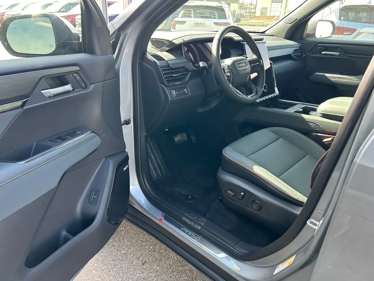 GMC Acadia снимка GMC Acadia