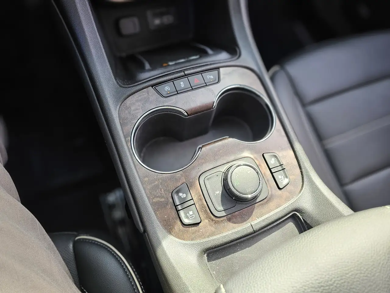 GMC Acadia снимка GMC Acadia