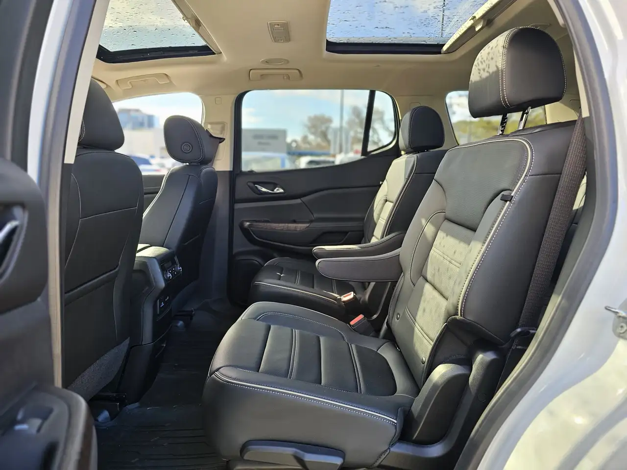 GMC Acadia снимка GMC Acadia