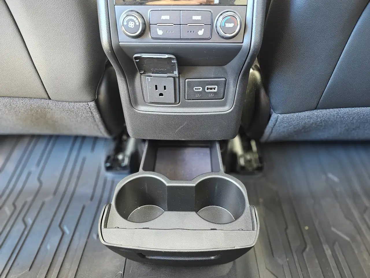 GMC Acadia снимка GMC Acadia