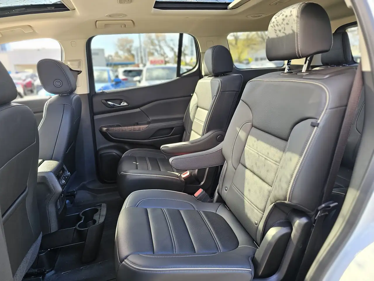 GMC Acadia снимка GMC Acadia