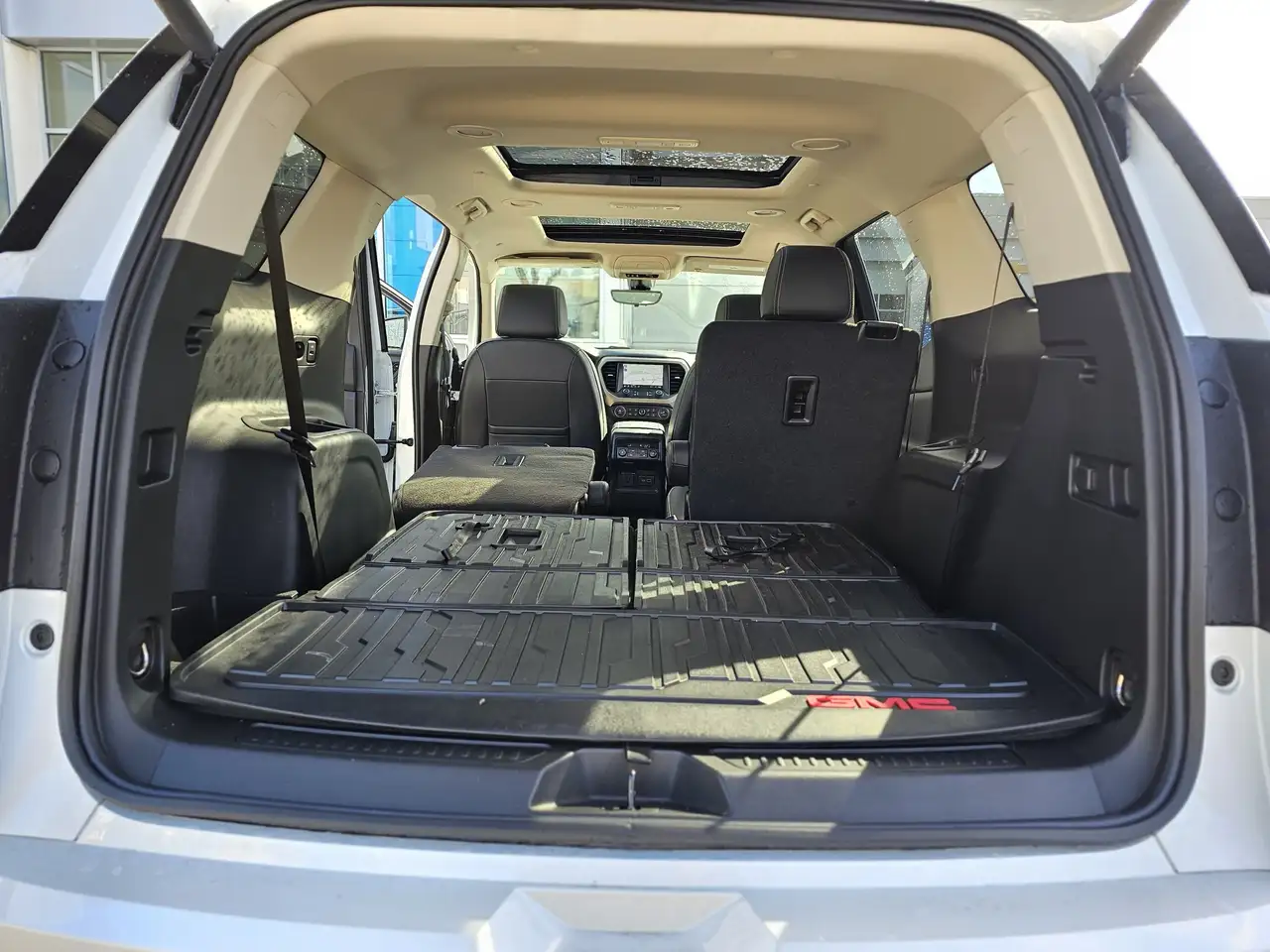 GMC Acadia снимка GMC Acadia