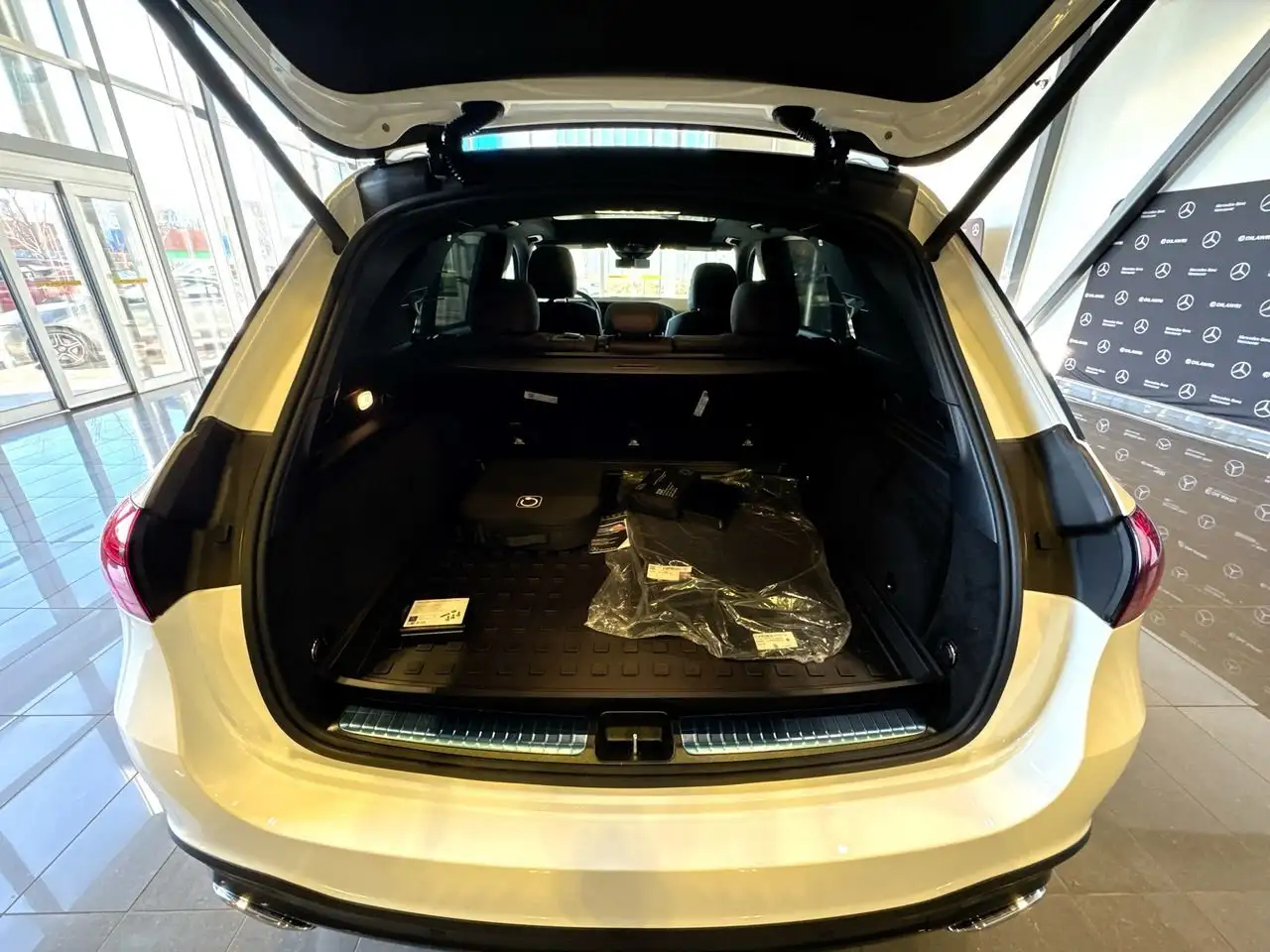 Mercedes-Benz GLE снимка Mercedes-Benz GLE