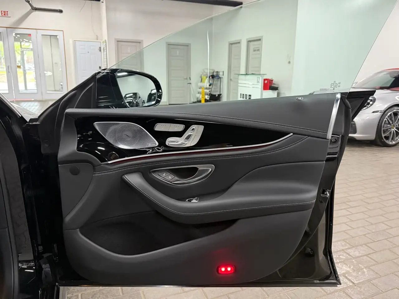 Mercedes-Benz AMG GT снимка Mercedes-Benz AMG GT