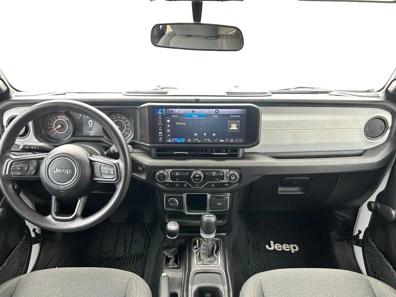 Jeep Wrangler снимка Jeep Wrangler