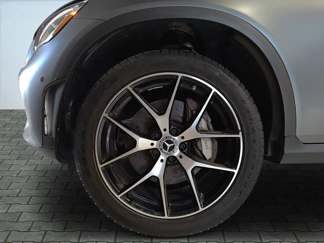 Mercedes-Benz GLC снимка Mercedes-Benz GLC
